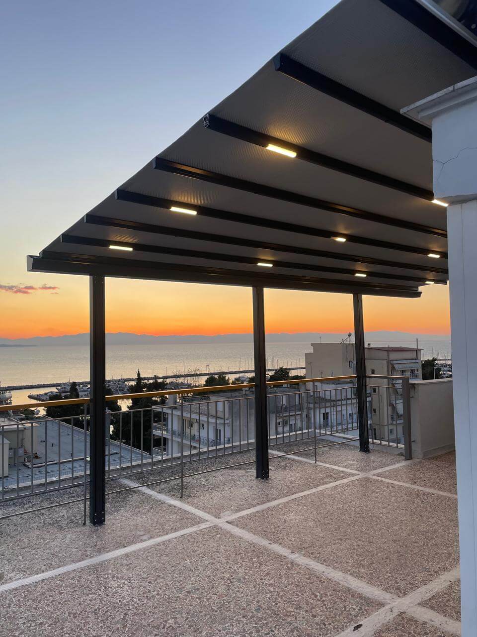 Τέντα σε βεράντα ρετιρέ από την Tentolux